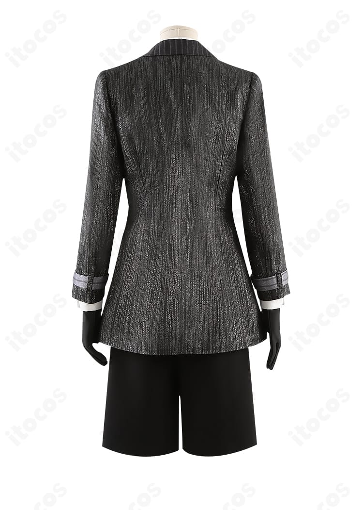 エペル・フェルミエ 衣装の背面。外套の背中心ラインと裾の落ち感を忠実に再現。