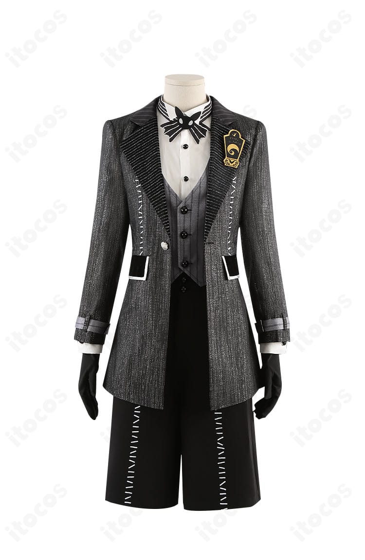 エペル・フェルミエ ハロウィーン2024コスプレ衣装の正面全身。コートとベストの発色とシルエットを強調。