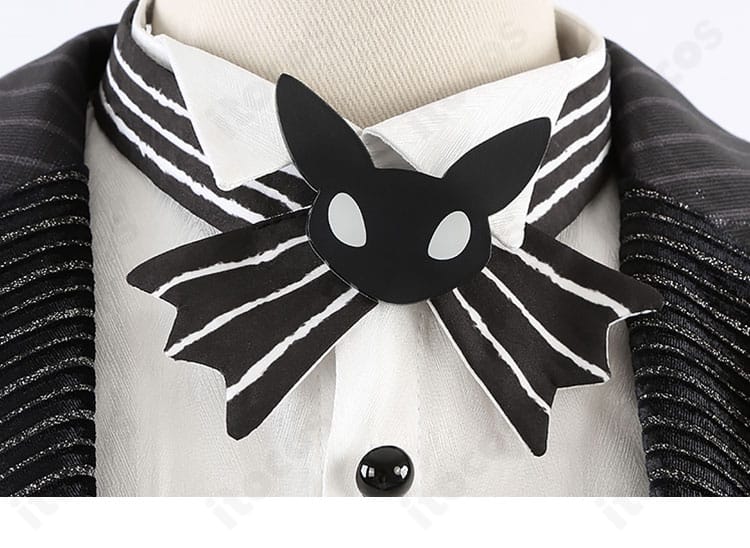 首元スカーフ・ネックリボンの装飾ディテール。精巧な仕上がりで衣装の統一感を強化。