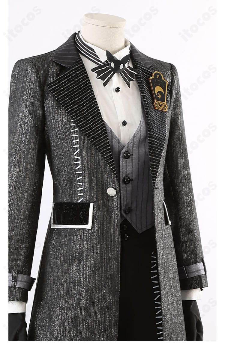 外套のディテールクローズアップ。ステッチワークと生地のハリが分かる。