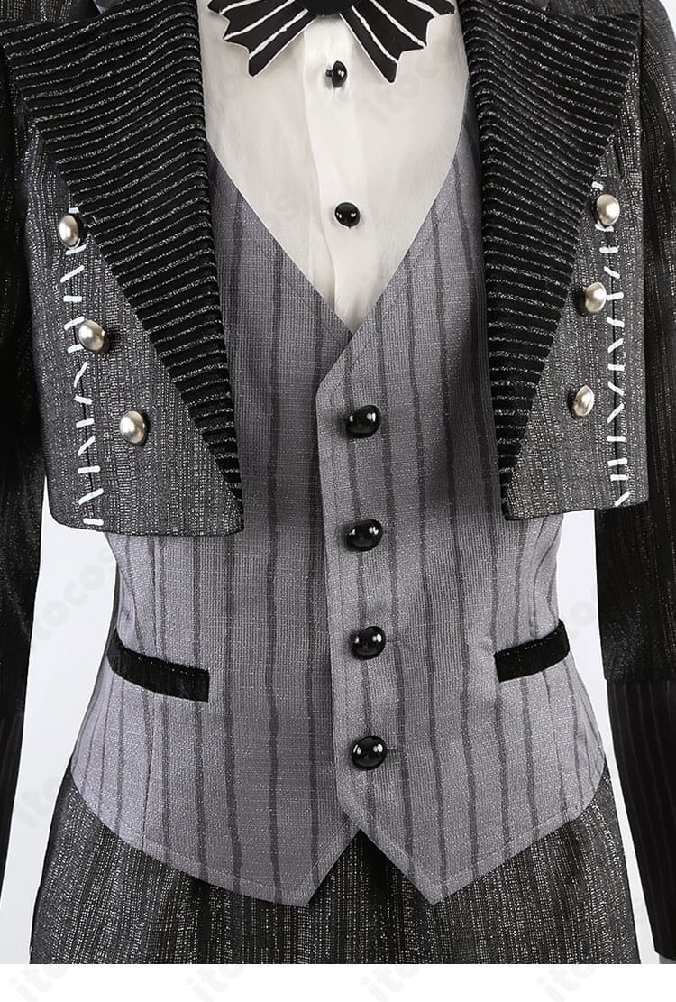 門襟部分の装飾ディテール。ヴィル・シェーンハイト衣装のこだわりある仕上げ。
