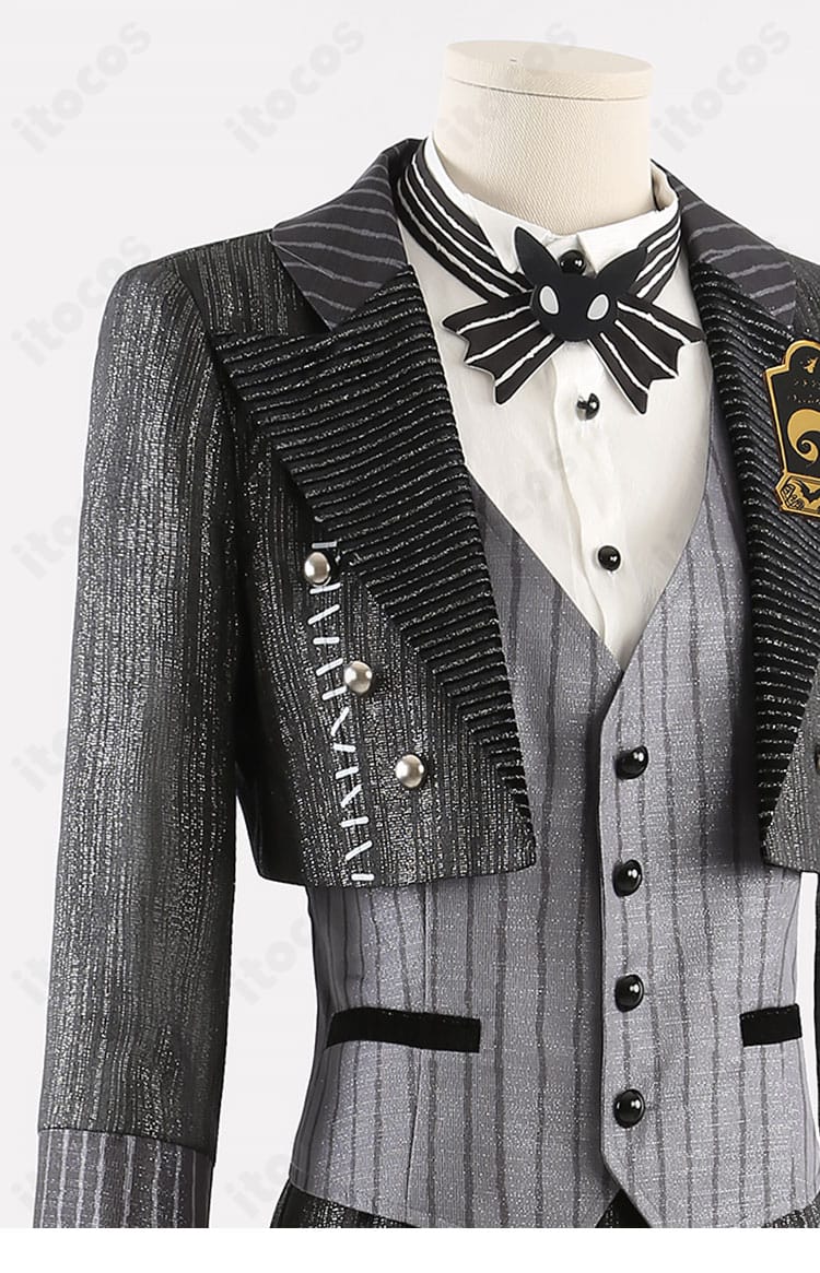 肩と袖の装飾アップ。華やかなデザインが強調されたヴィル・シェーンハイト衣装のパーツ。