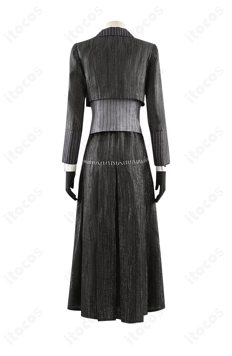 背面全体のヴィル・シェーンハイト衣装。ハロウィーン2024仕様の背面装飾と裾の広がり。