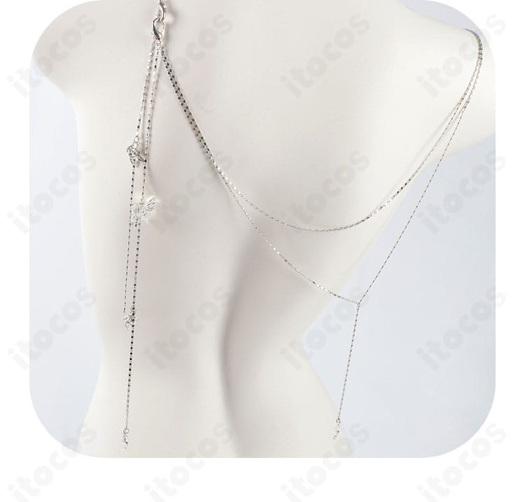 流れる雲 コスプレ衣装の背面装飾ディテール。背中の意匠と縫製ラインをクローズアップ