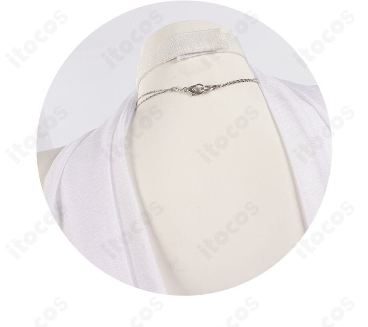 流れる雲 コスプレ衣装の首元ディテール。ネックラインとマフラーの重なり方を確認