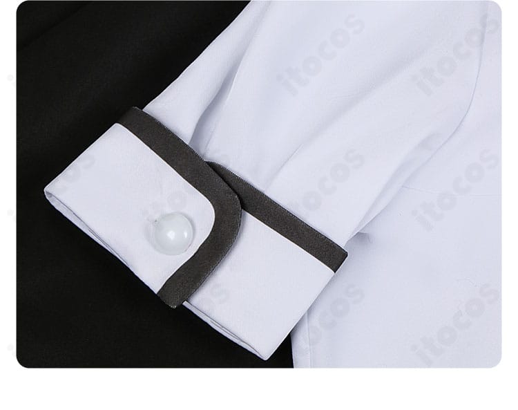 袖口ディテールの拡大。カフの形状、縫製ライン、手首周りのすっきりした仕上げ。