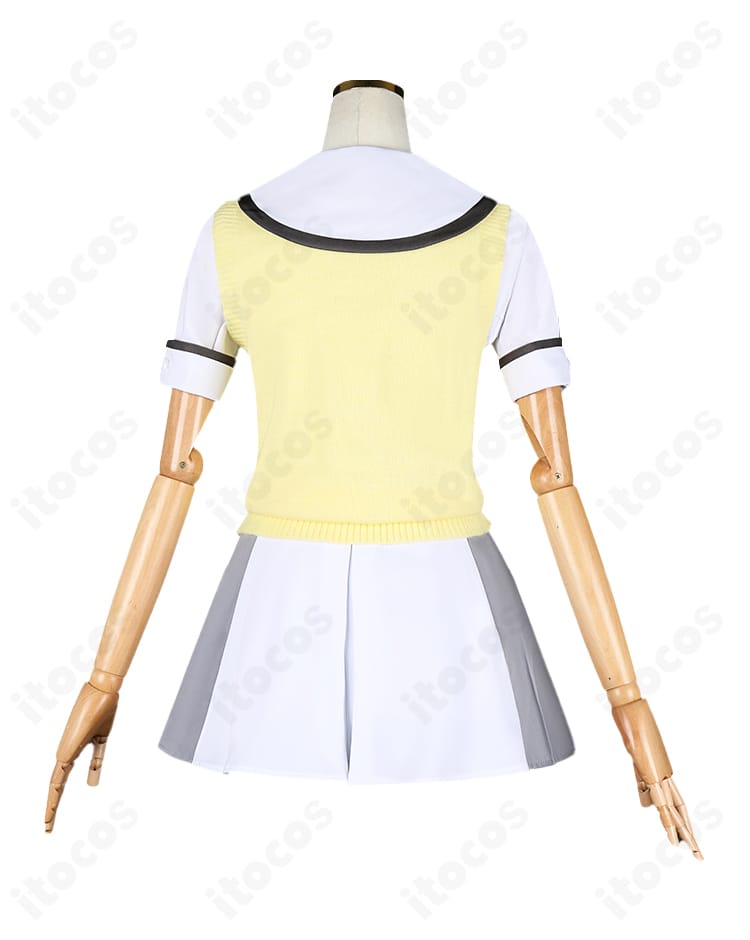 紬ヴェンダース衣装の背面。ベストのラインやスカートの落ち感、背面の縫製を示すディテール画像。