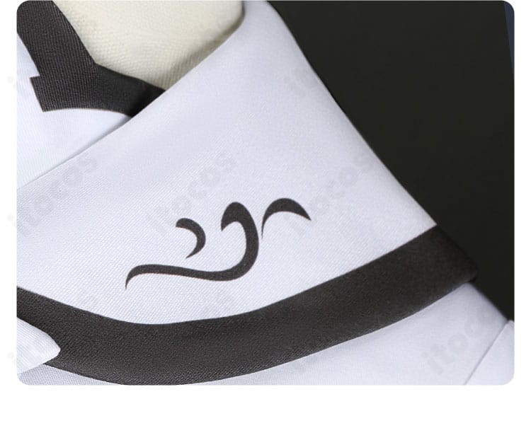 襟周りの意匠を拡大。Summer Pocketsらしい清楚感を演出する襟のカッティングと装飾。