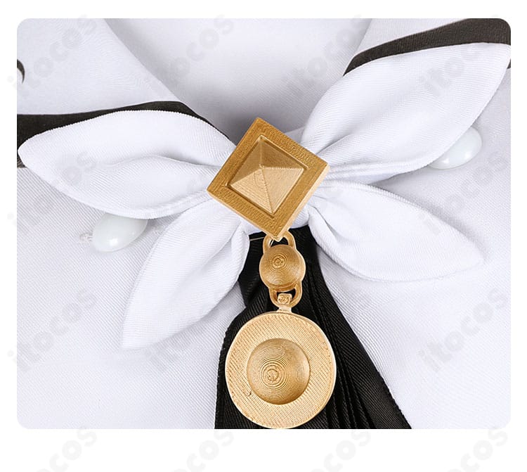 襟元の装飾ディテール。スカーフとネクタイの重なり、襟の形状が分かる近接ショット。