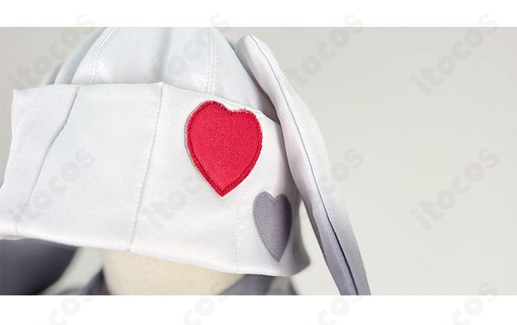 弦月 藤士郎コスプレ衣装・帽子の装飾クローズアップ。縁取りと意匠パーツの配置が確認できる細部写真