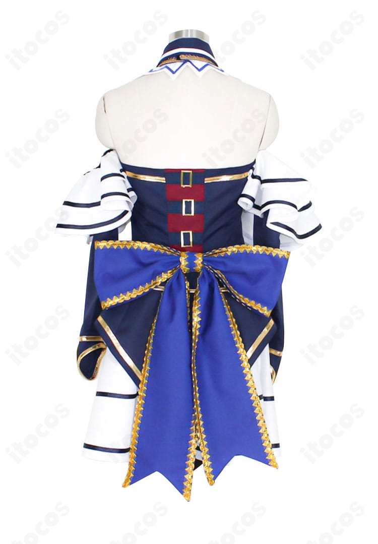 新次元ゲイム ネプテューヌVII ノワール 通常衣装コスプレの背面写真。大きな蝶結びリボンと背面ラインの再現度を強調