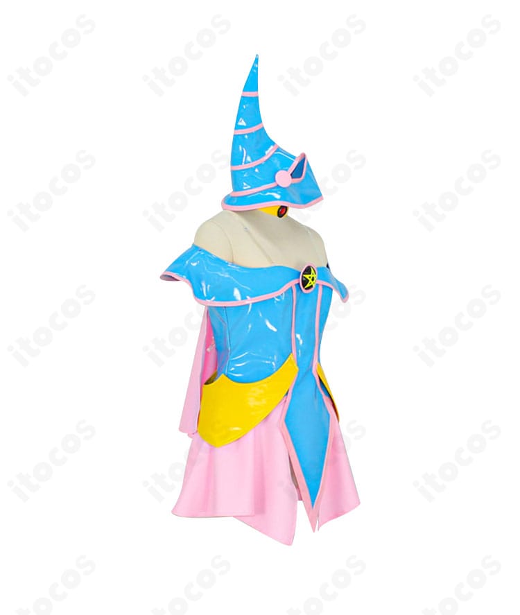 ブラック・マジシャン・ガール衣装の側面。スカートのラインとアームカバーの形状が確認できる。