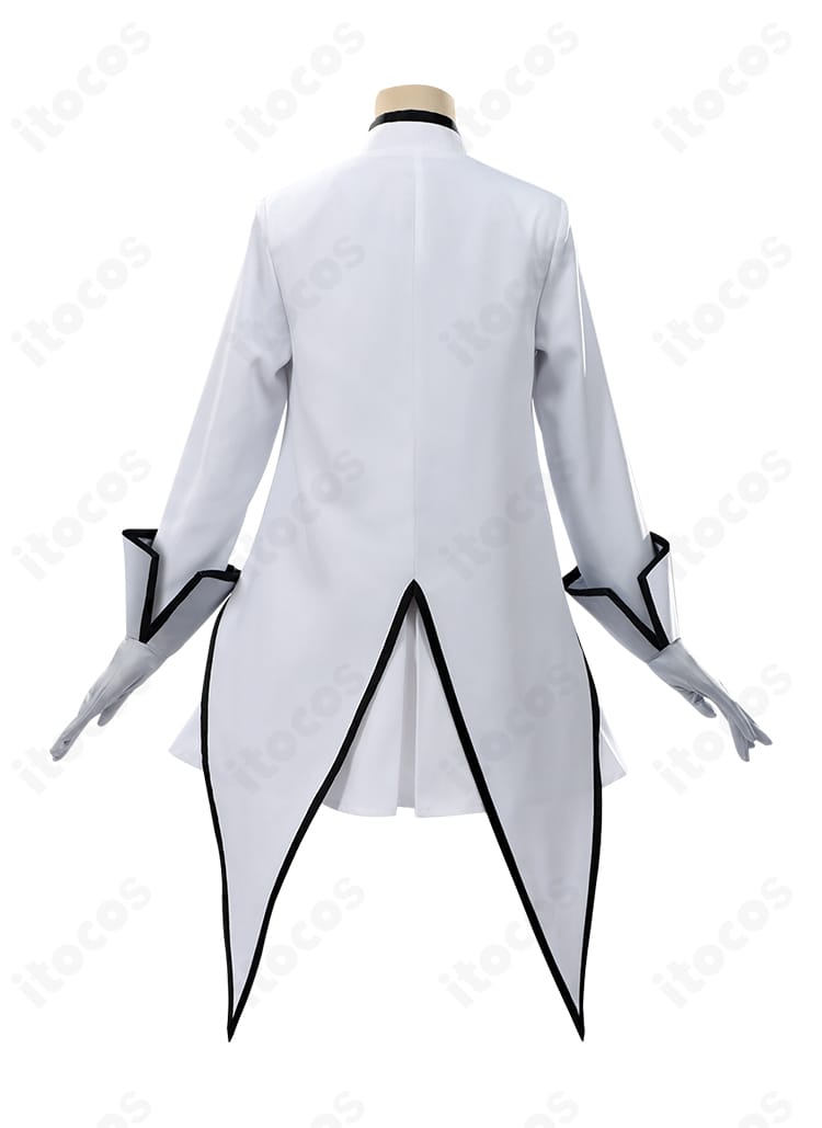 背面画像。背面開閉の仕様、ケープ状のライン、裾の意匠がはっきり分かる。