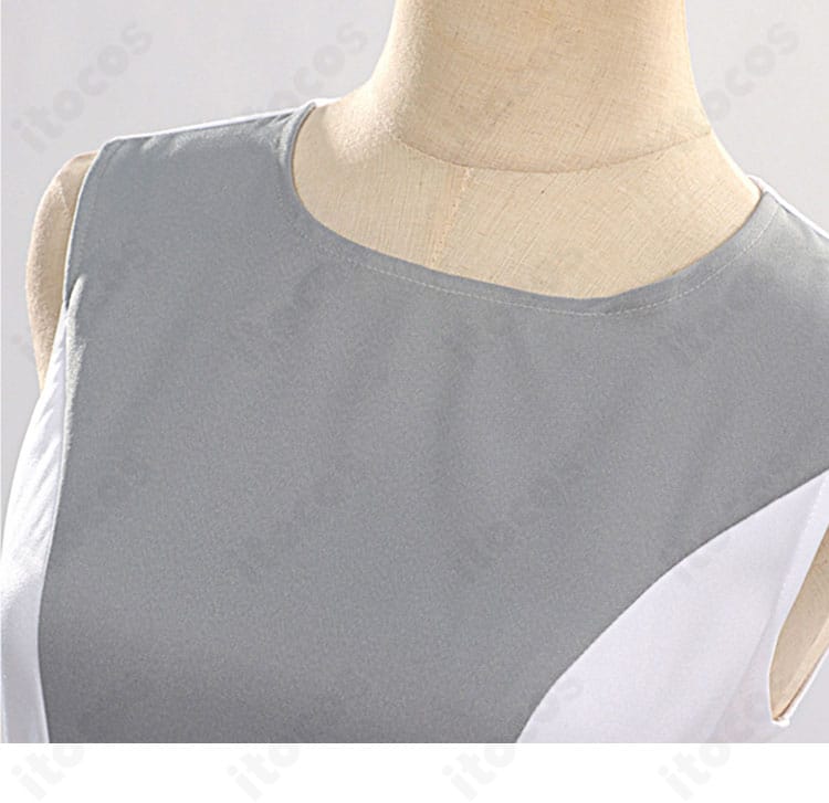 襟元アップ。襟のカーブ、ステッチワーク、首周りの収まりを詳細に確認できる。