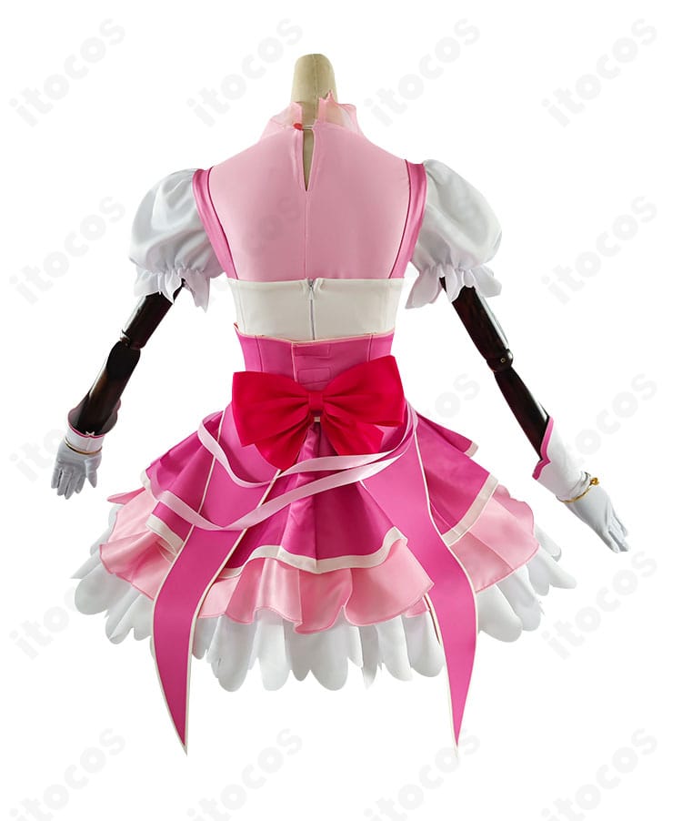 キュアミラクル ピンクダイヤスタイルの背面。背中ファスナーとスカートの広がりを確認できる画像