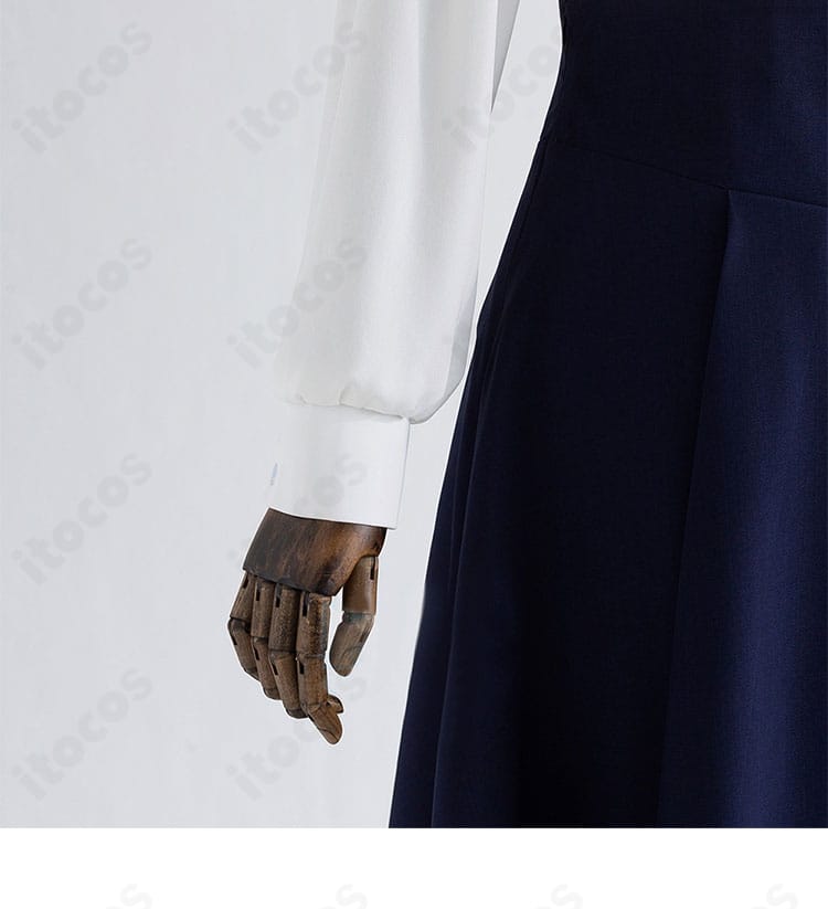 セイバー私服コスの袖口ディテール。手入れしやすい設計とカフスの形状が見える画像。