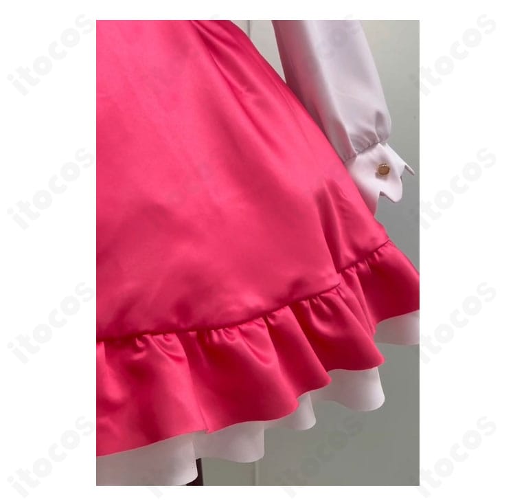 魔法学校制服スカート部分の装飾ディテール。ハリ感のある生地と端正なステッチで細部の再現性を強調。