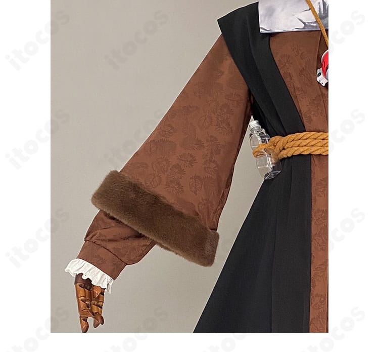 袖口装飾とステッチワークのクローズアップ