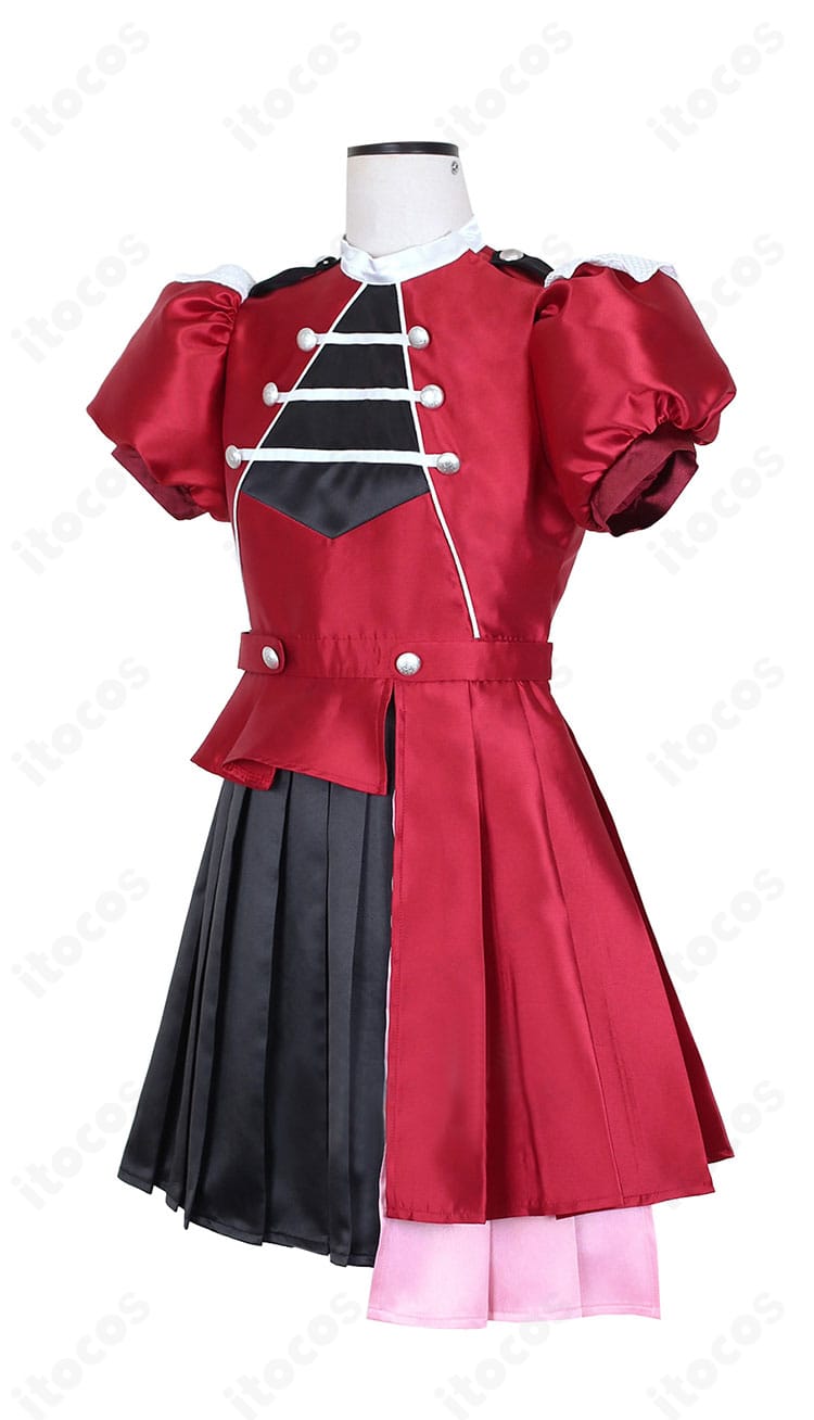 衣装側面シルエット。マントの落ち感とウエストラインの見え方