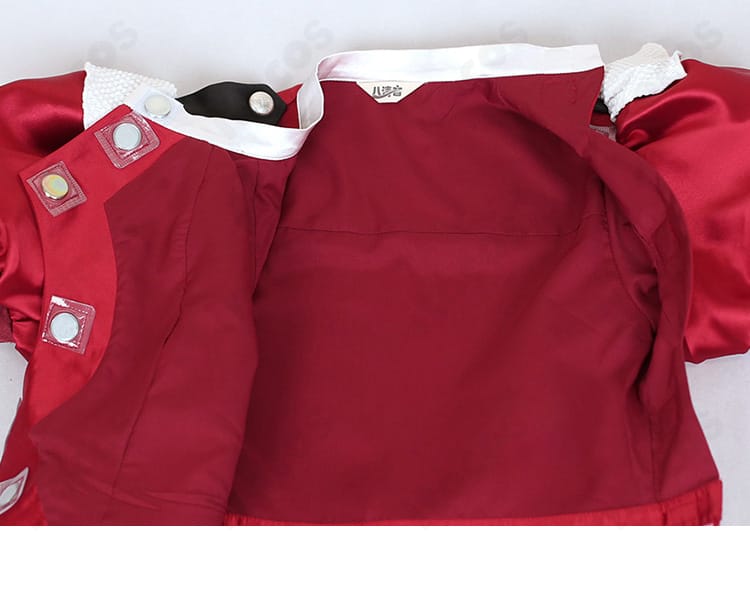 衣装の裏地ディテール。肌当たりと形状保持を両立する内装