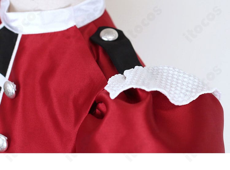 肩と袖のデザイン詳細。可動域を確保した縫製と装飾配置