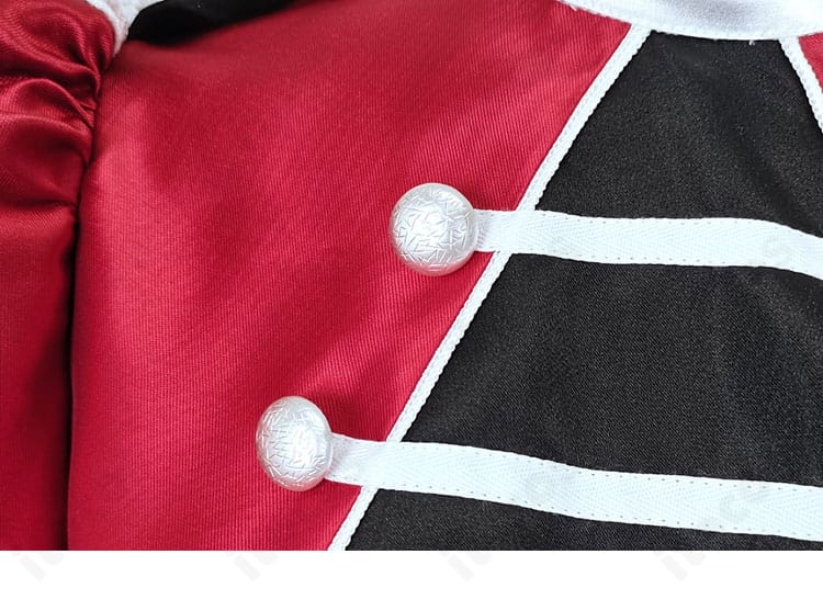 ボタン装飾の近接写真。質感と配置でフォーマルさを演出