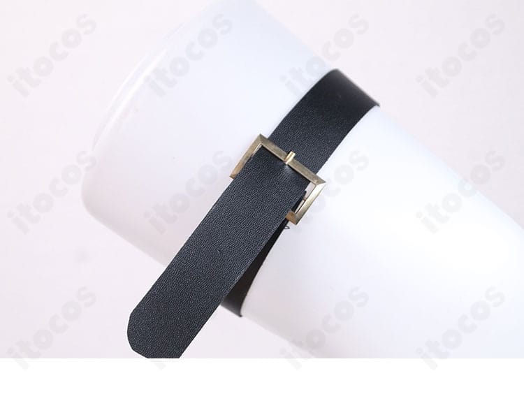 アクセサリーの系帯装飾。結びの形と取付位置が分かる近景。