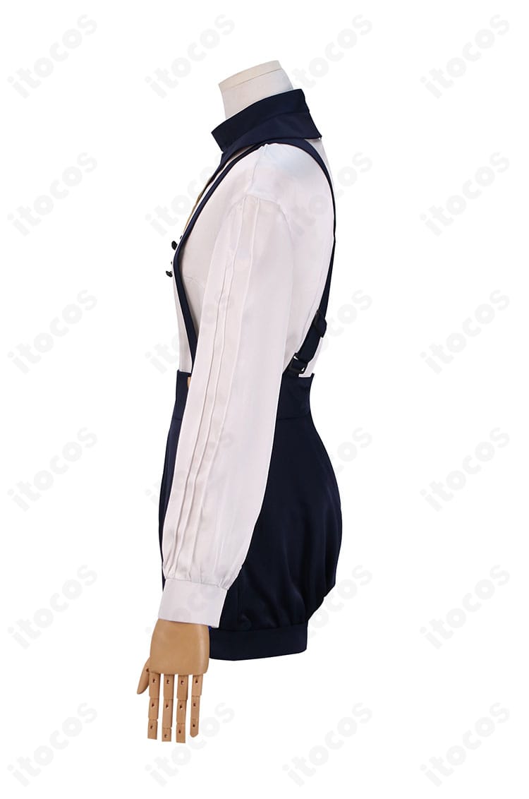 左袖の装飾ディテール。袖口の縫製と装飾パーツの質感を近距離で確認できる画像。