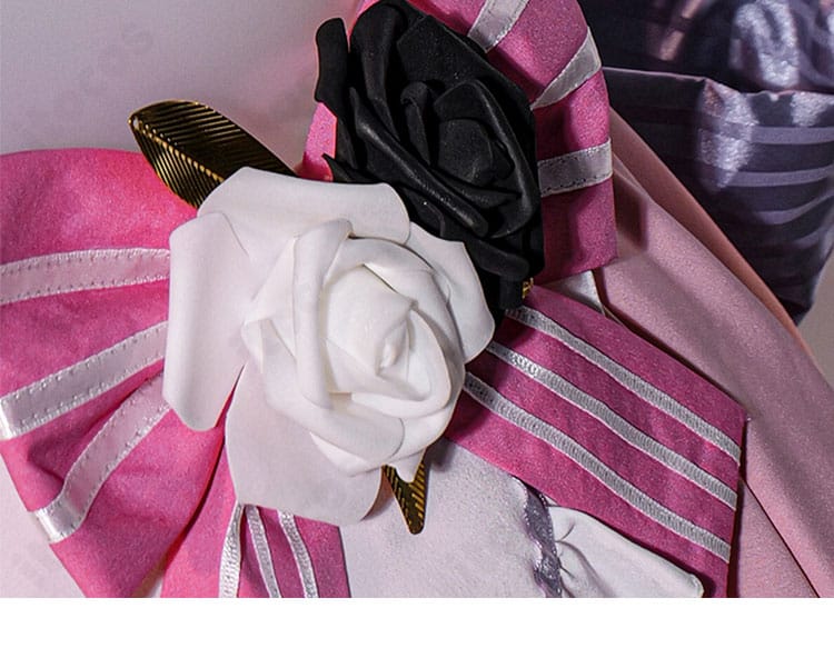 胸元リボンと兎耳カチューシャの装飾ディテール