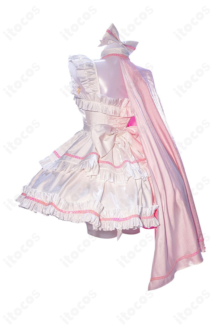 赤城ユイナ 魔法衣装コスプレ 背面全体。マント風ベールと大きな蝶結びの配置を示す画像