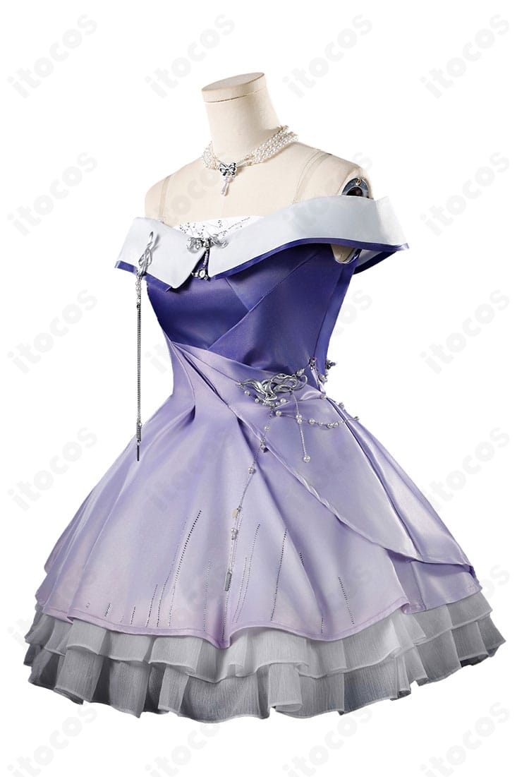 恋と深空 主人公「想い重なる時・巡る銀河」衣装の側面。背飾りの立体感とラインの美しさ、透明ストラップの安定感が分かる角度