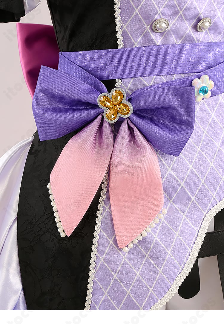 腰リボン装飾のディテール。ウエストラインを美しく見せる位置と結びの形状が確認できる画像。