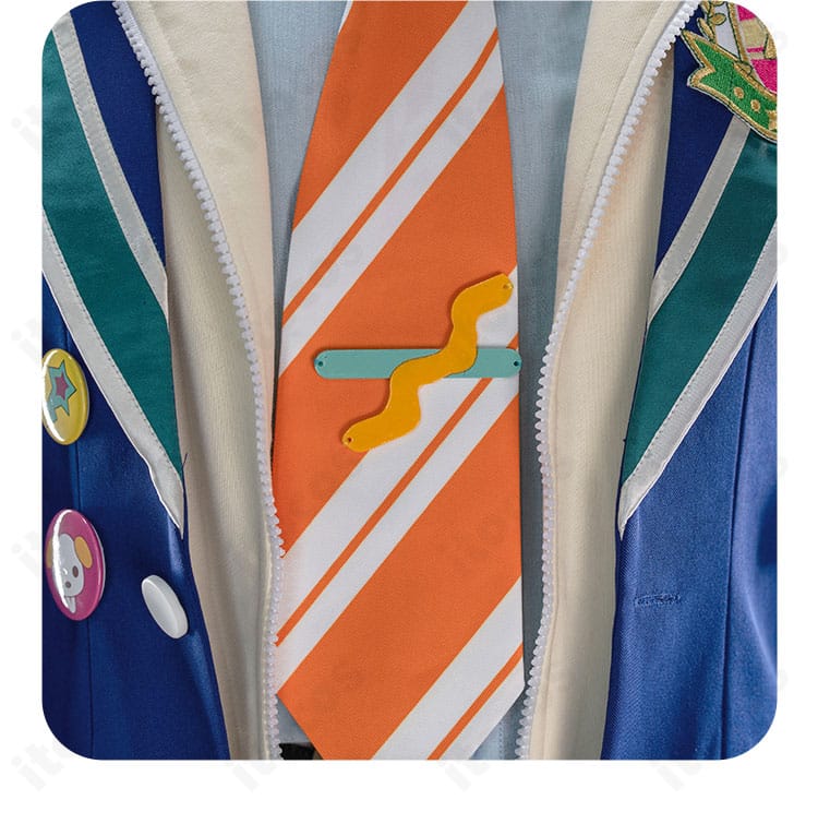 胸元の飾りと配色のバランスを示すディテールショット｜衣装再現