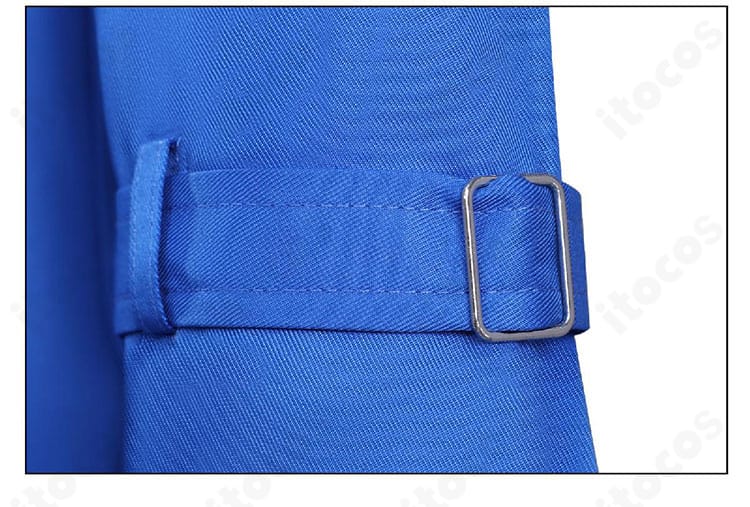 雨海ルカ コスプレ衣装の袖ベルト装飾アップ。金具やベルト幅などの質感が伝わる写真