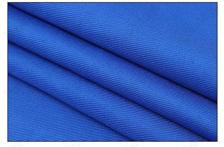 雨海ルカ コスプレ衣装の生地質感ディテール。ハリのある素材感で形を保ちやすいことが分かる