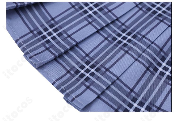 雨海ルカ コスプレ衣装のスカート裾アップ。レイヤー感と縁取りのディテールが見える