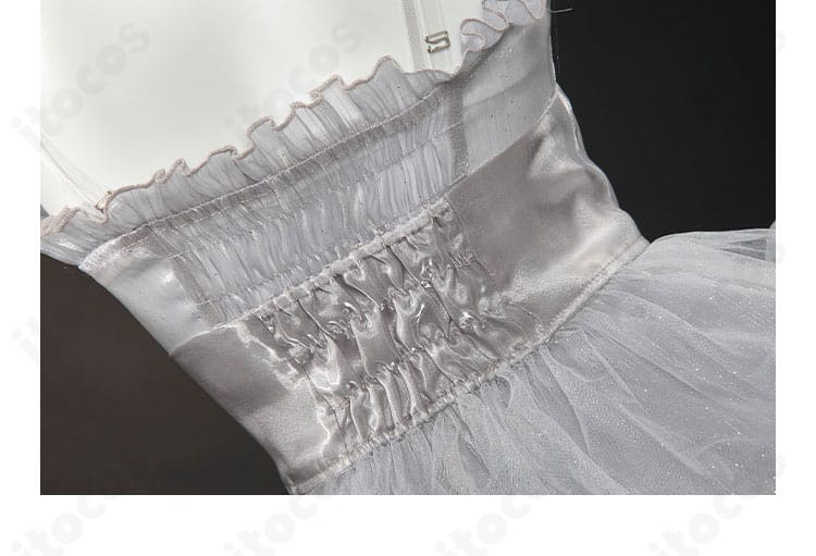 シンデレラ〈ガラスのプリンセス〉コスプレ衣装の腰封背面デザイン詳細。留め構造とライン取りが確認できる写真
