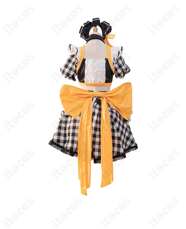 勝利の女神:NIKKE モダニア GALLERYコラボカフェ店員コスプレ衣装の背面。大きな蝶結びと背中の切替を忠実に再現。