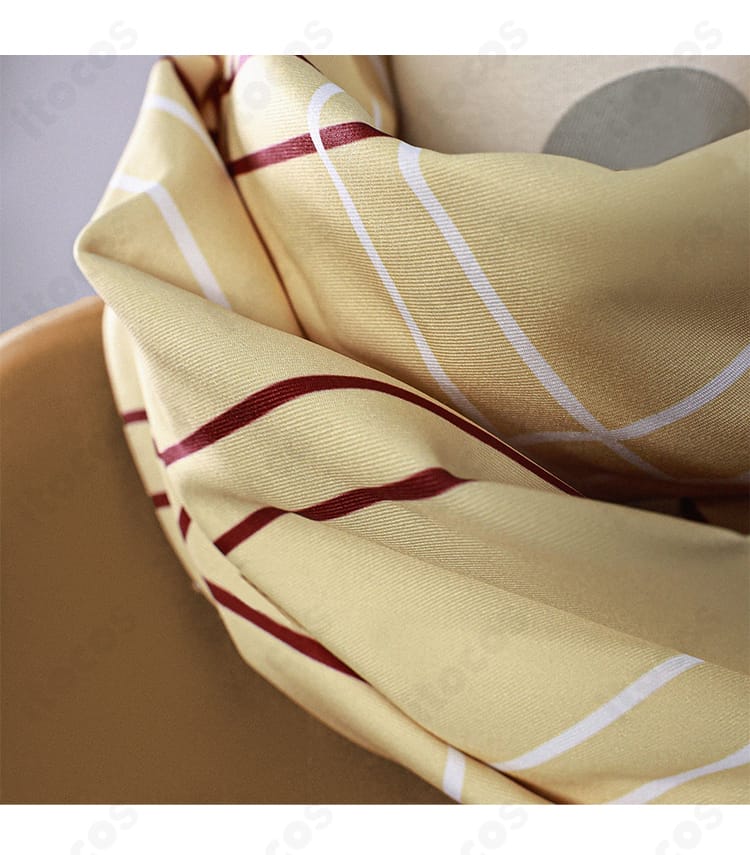 桜島麻衣 コスプレ衣装の襟巻ディテール。巻き方とボリューム感が分かるクローズアップ｜高再現 cosplay 衣装