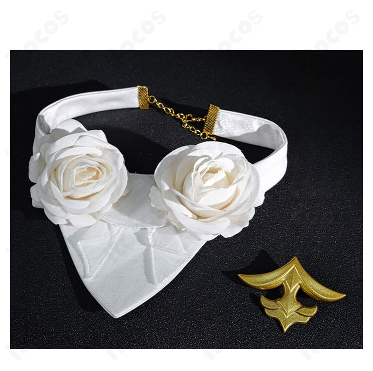 ジェーナス コスプレ衣装の首飾りクローズアップ。ネックアクセサリーの形状と質感を高精度で再現。