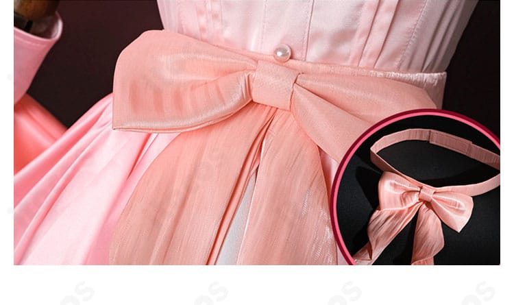 加藤恵 ドレス衣装 腰リボン装飾｜ボリュームのある蝶結びで後ろ姿も華やか