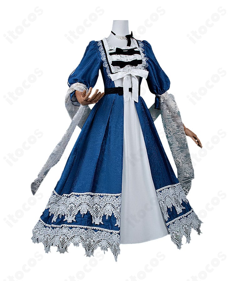 アタナシア 通常服コスプレ 右側アングル。立体感のあるスカートのふくらみと装飾の配置。