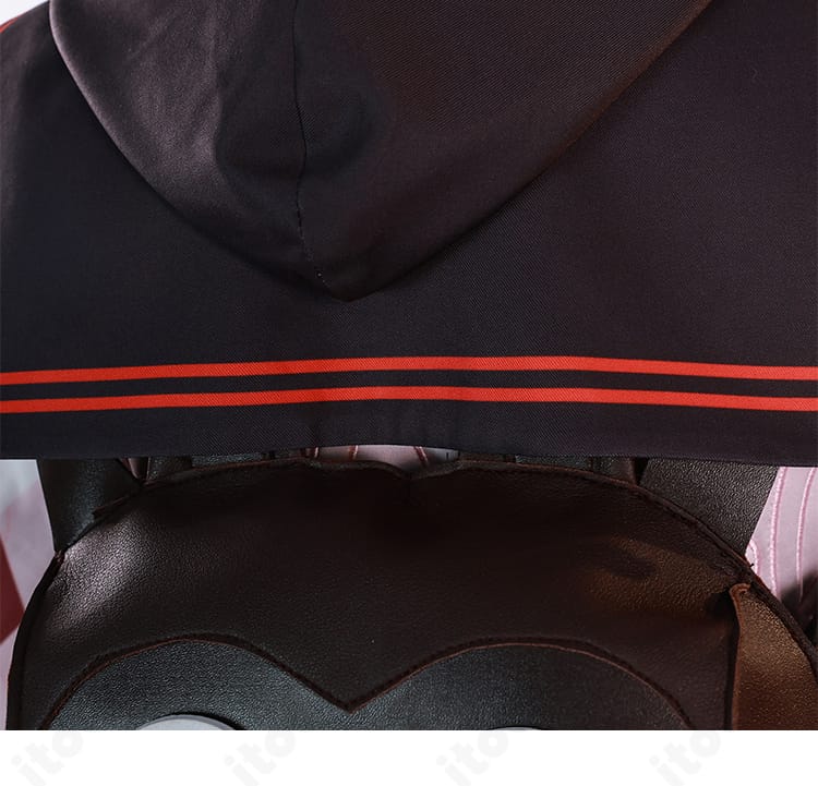 浮波柚葉 コスプレ衣装の背面ショルダーケープ装飾。重なりとドレープ感を再現