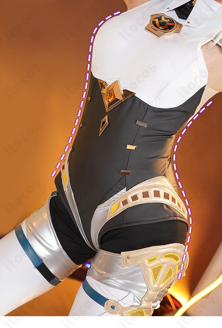 原神 イネファ 女性型ロボット衣装の腰部ディテール。ベルト風意匠と装飾の配置。