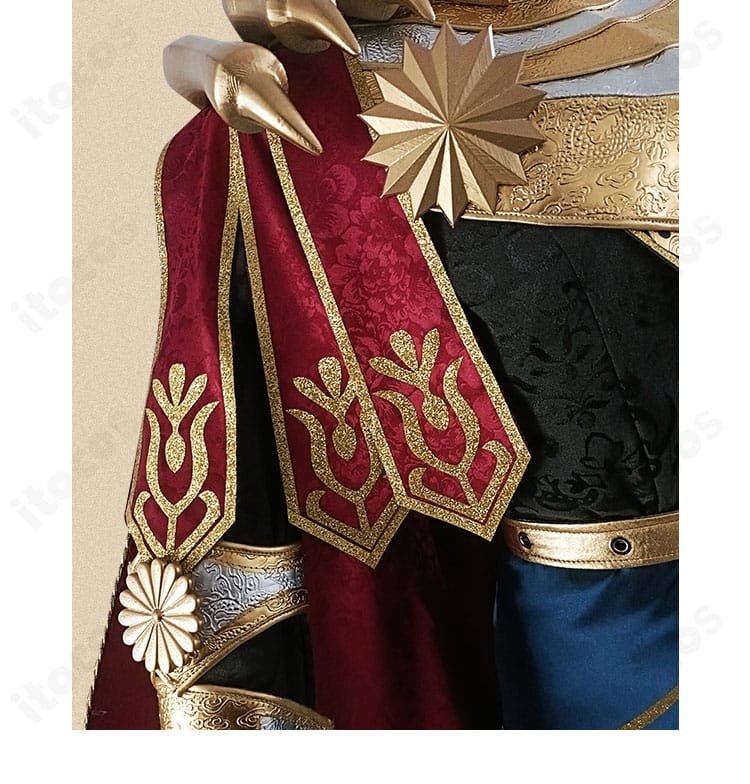 第五人格 フレデリック・クレイバーグ 竜狩人コスプレ衣装の右肩装飾アップ。重厚な肩飾りの造形と縁取りを強調。