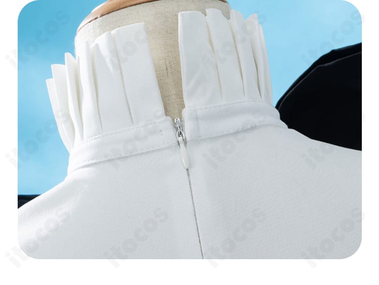 背面ファスナー部分のクローズアップ。着脱しやすい背開き仕様と縫製の仕上がりを説明