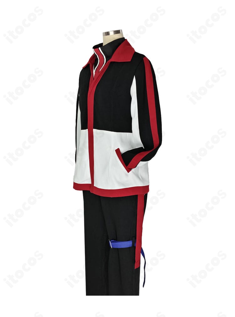 Limbus Company ユーリ コスプレ衣装の横からのシルエット。ロングコートの美しい落ち感とラインを強調。