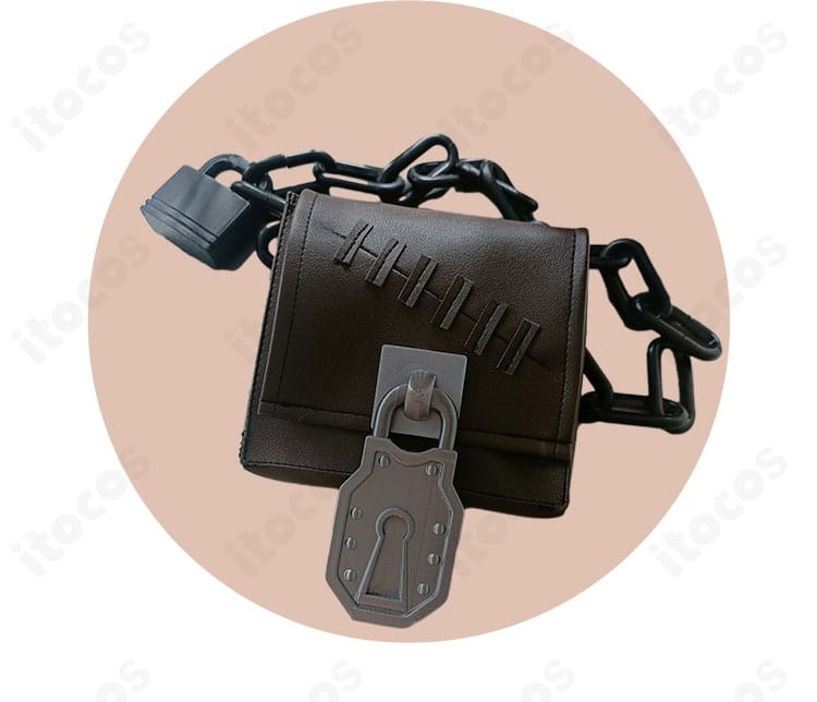 IdentityV エフロン・ワイズ コスチューム付属のウエストポーチ細部アップ。縁取りと留め具の造形がわかる構図。