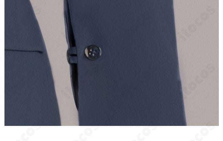 恋と深空 禁域の外 コスプレ衣装 袖口ボタンのディテール。袖の切り替えとボタン配置が見えるアップ