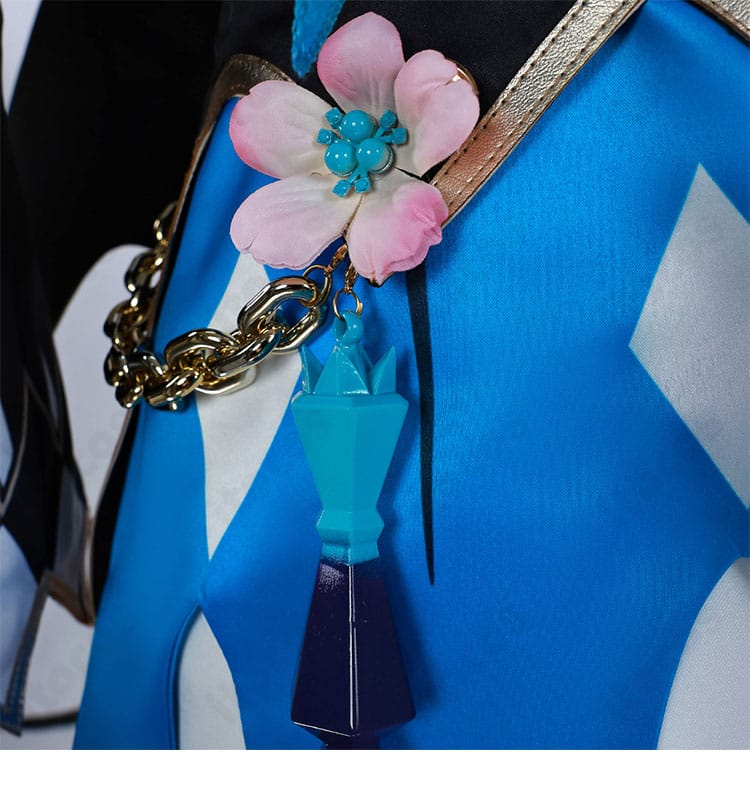 ケリュドラ コスプレ衣装の腰飾りディテール。立体的な意匠と重なり構成で豪華さを強調。